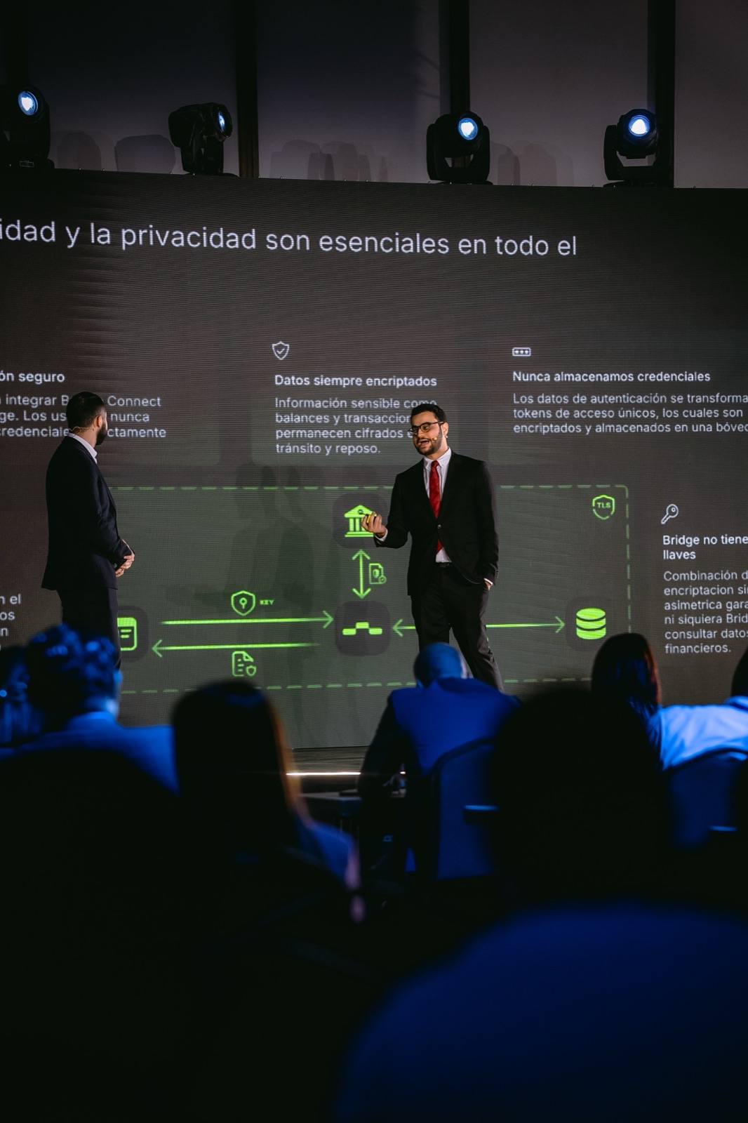 Pedro López, co-fundador de Bridge Labs, explicando los pilares de seguridad y privacidad en Fintech Market 2025